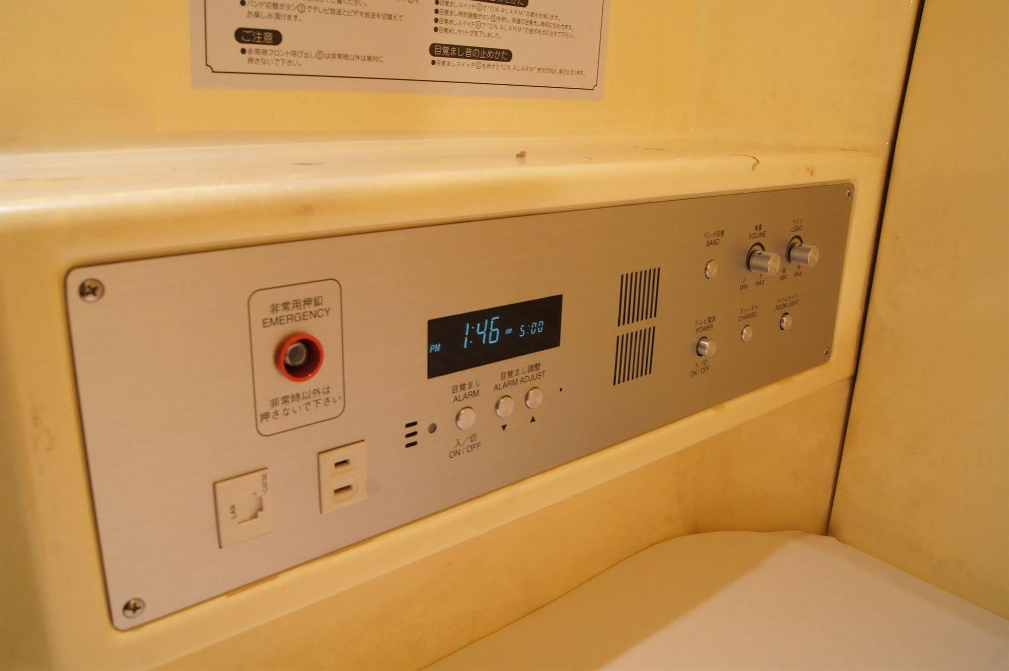 Shinjuku Kuyakusho-Mae Capsule Hotel Токио Экстерьер фото