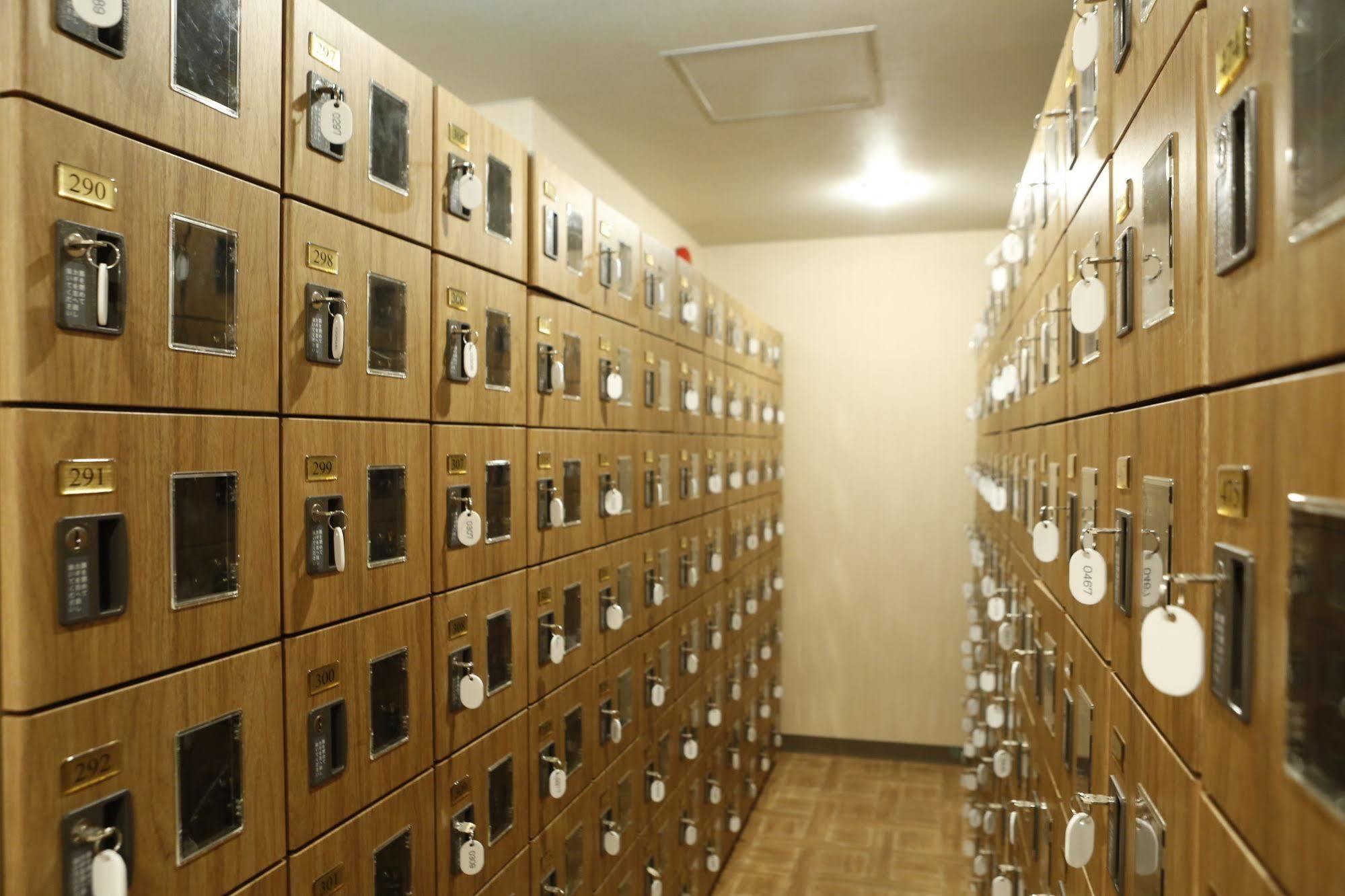 Shinjuku Kuyakusho-Mae Capsule Hotel Токио Экстерьер фото