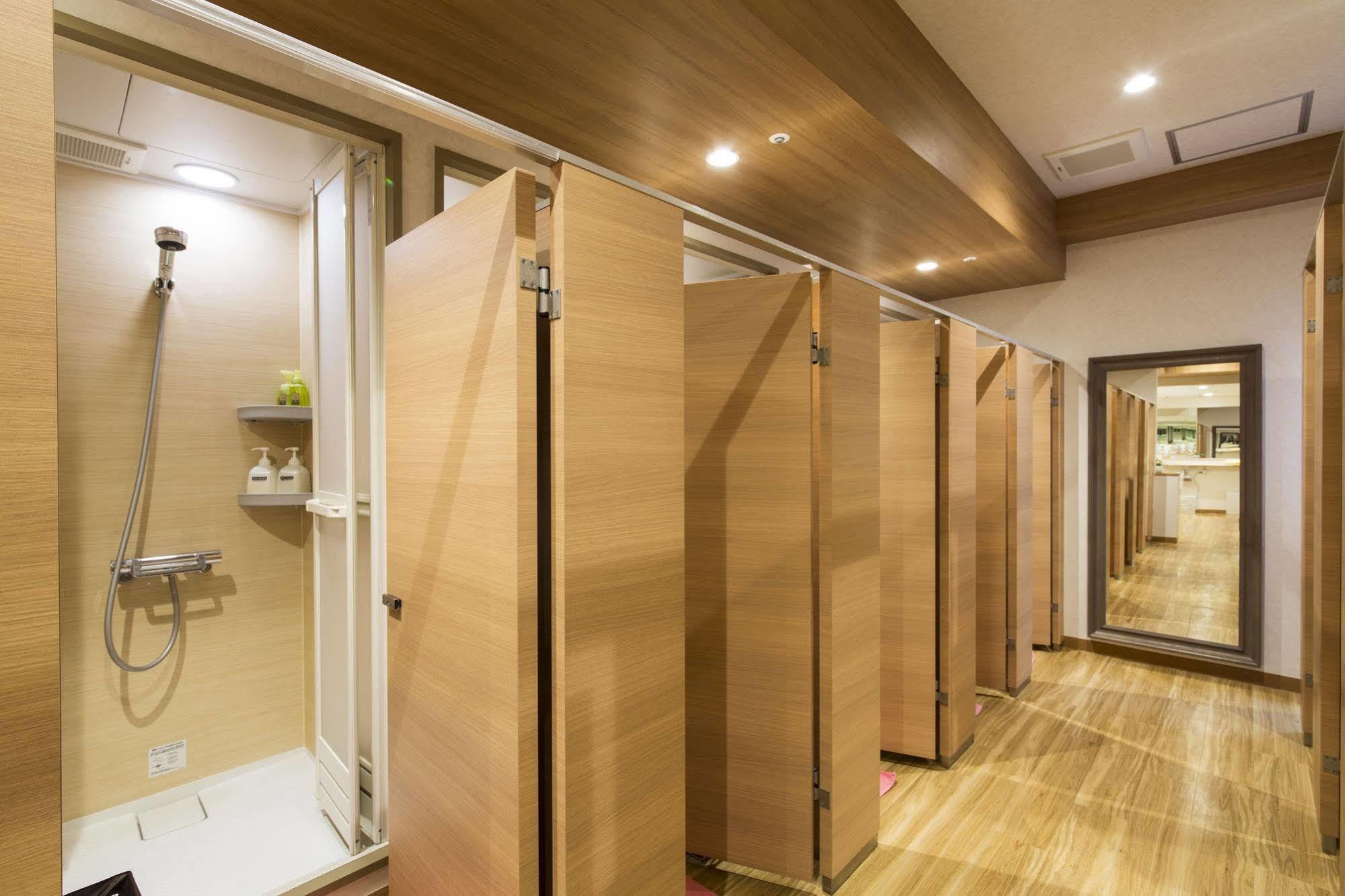 Shinjuku Kuyakusho-Mae Capsule Hotel Токио Экстерьер фото