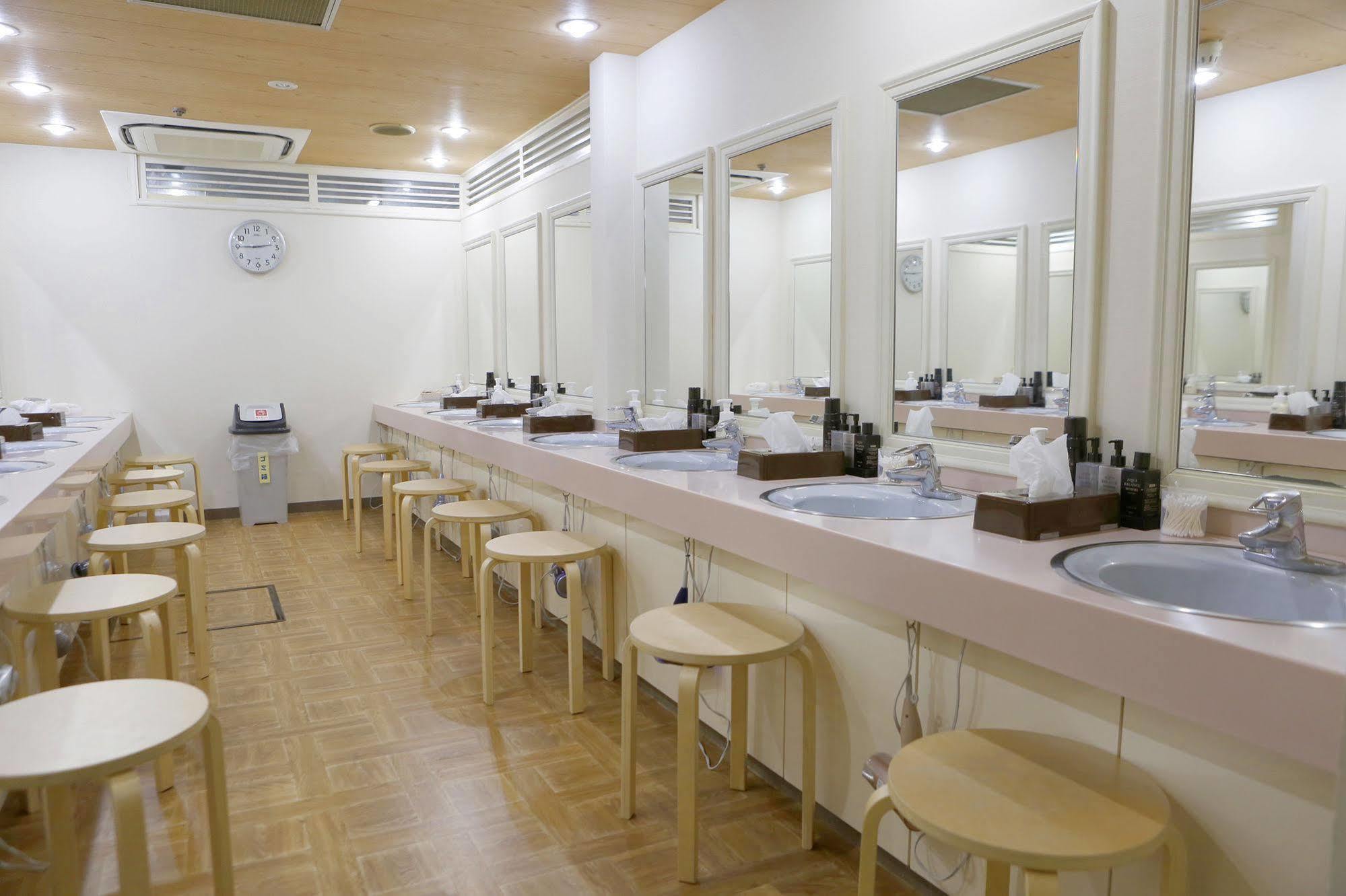 Shinjuku Kuyakusho-Mae Capsule Hotel Токио Экстерьер фото