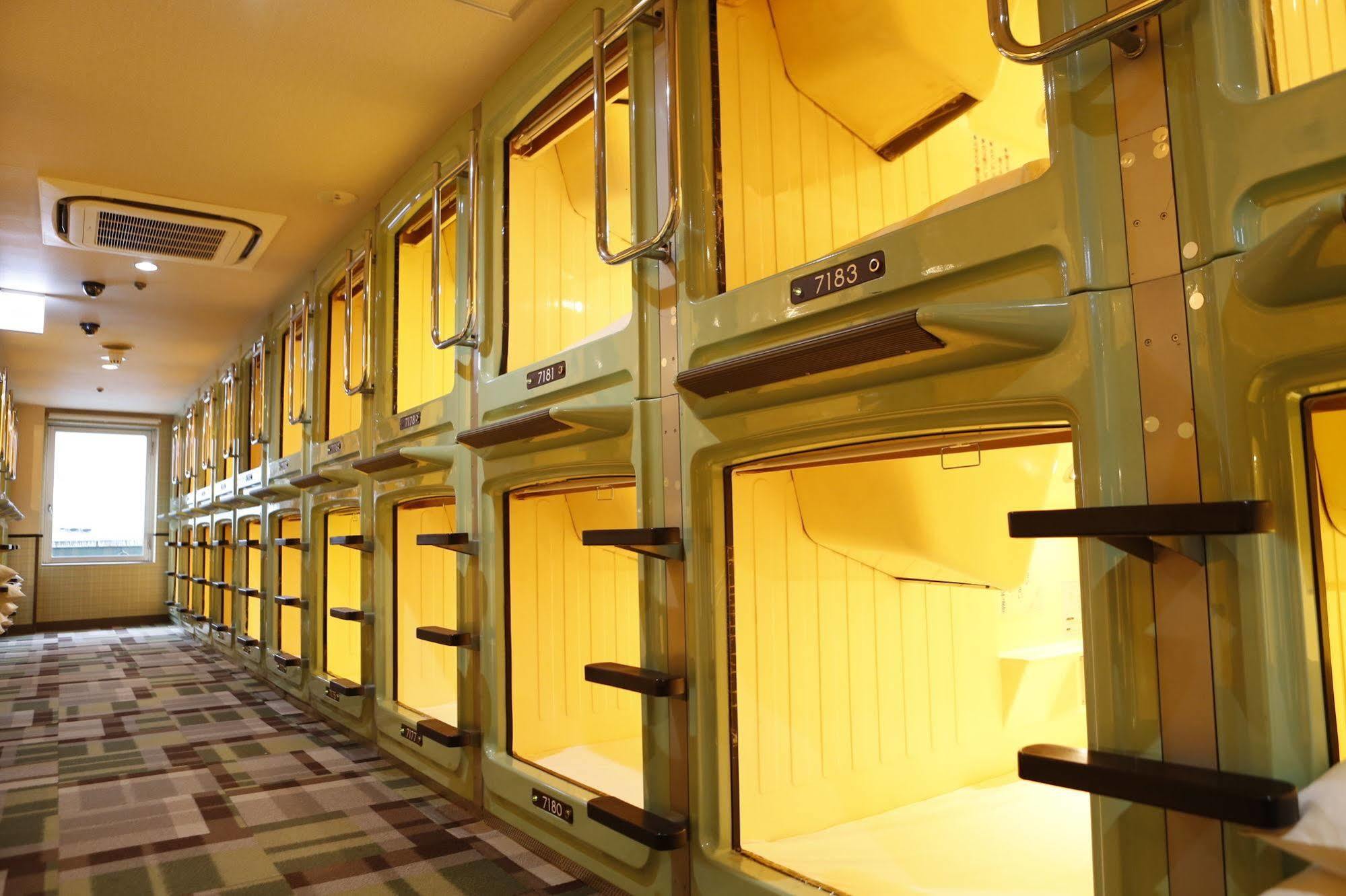 Shinjuku Kuyakusho-Mae Capsule Hotel Токио Экстерьер фото
